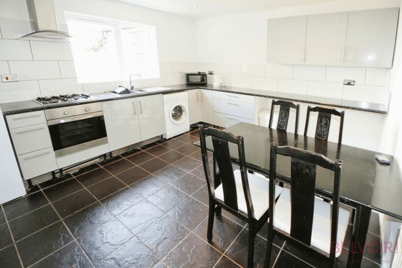 Oliver Close, Nottingham NG7 4 bed terraced house to rent - £1,760 pcm (£406 pw)