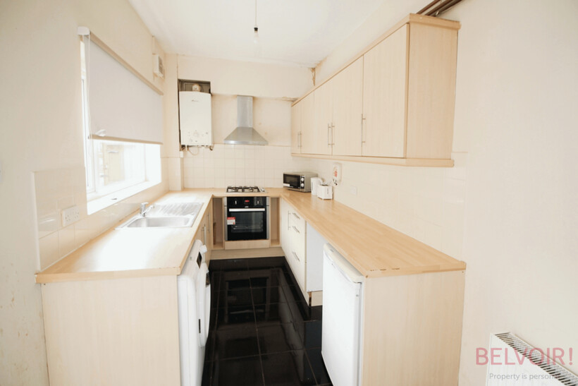 Newdigate Villas, Nottingham NG7 4 bed terraced house to rent - £1,760 pcm (£406 pw)