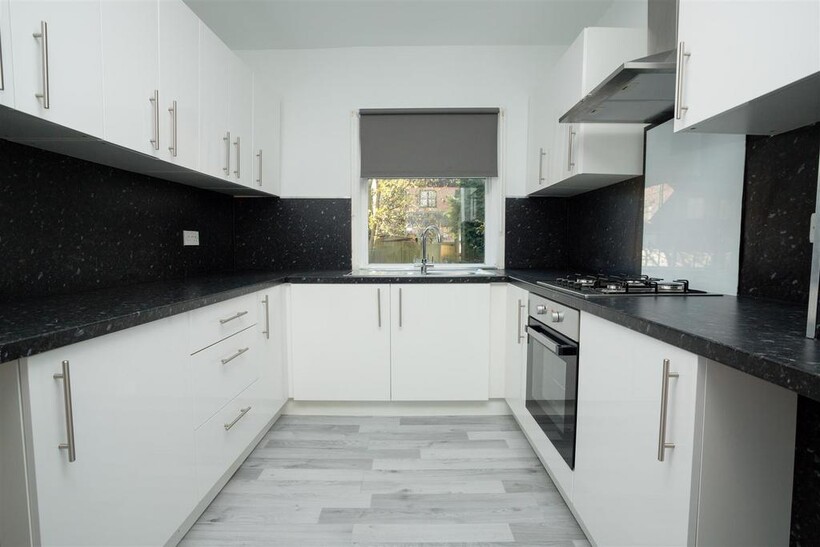 Highfield Road, Nottingham NG7 4 bed semi-detached house to rent - £1,760 pcm (£406 pw)