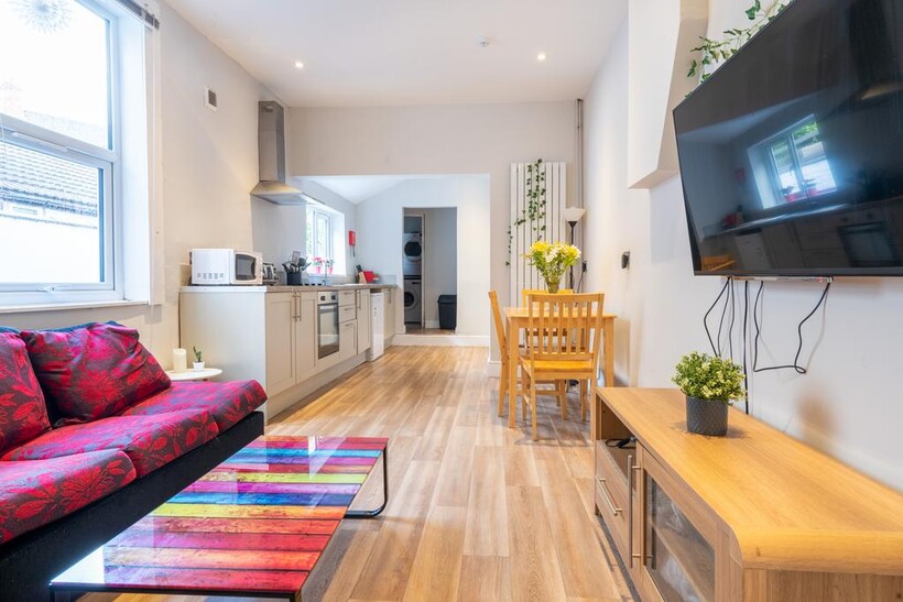Richmond Road - Student House - 25/26 6 bed terraced house to rent - £400 pcm (£92 pw)