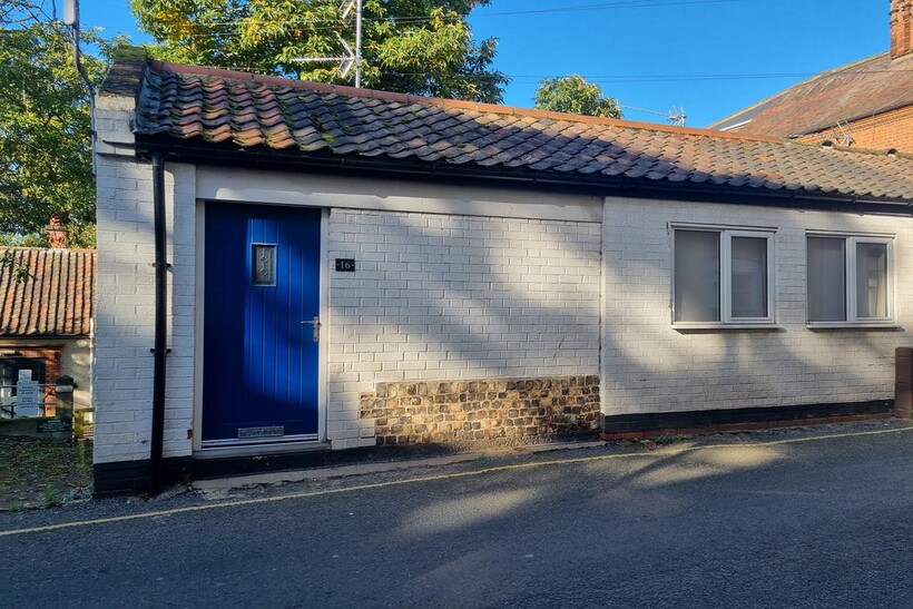 Kings Arms Street, North Walsham NR28 1 bed semi-detached house to rent - £625 pcm (£144 pw)