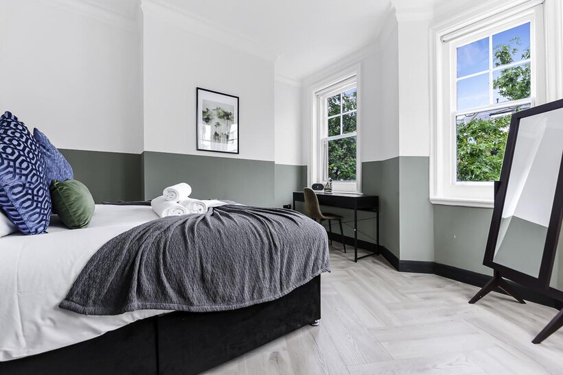 Mare Street, London E8 3 bed serviced apartment to rent - £5,055 pcm (£1,167 pw)