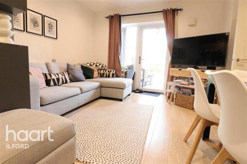 Arundel House, E17 2 bed detached house to rent - £1,850 pcm (£427 pw)