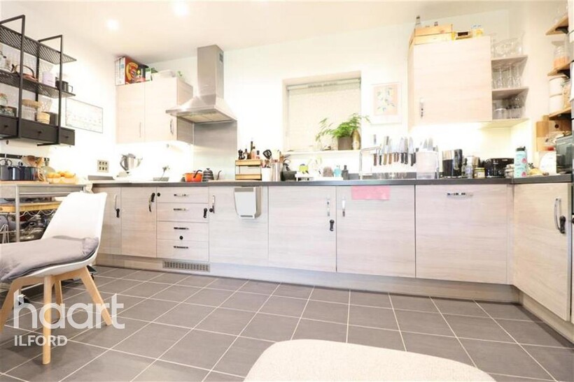 Arundel House, E17 2 bed detached house to rent - £1,850 pcm (£427 pw)