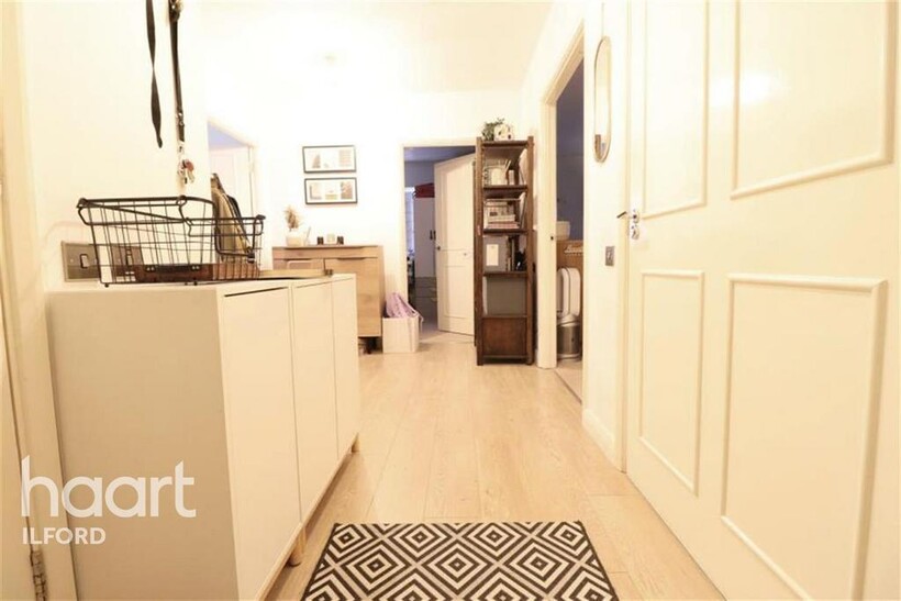 Arundel House, E17 2 bed detached house to rent - £1,850 pcm (£427 pw)