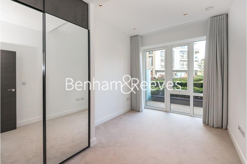 Kew Bridge Road, Brentford TW8 2 bed apartment to rent - £3,200 pcm (£738 pw)