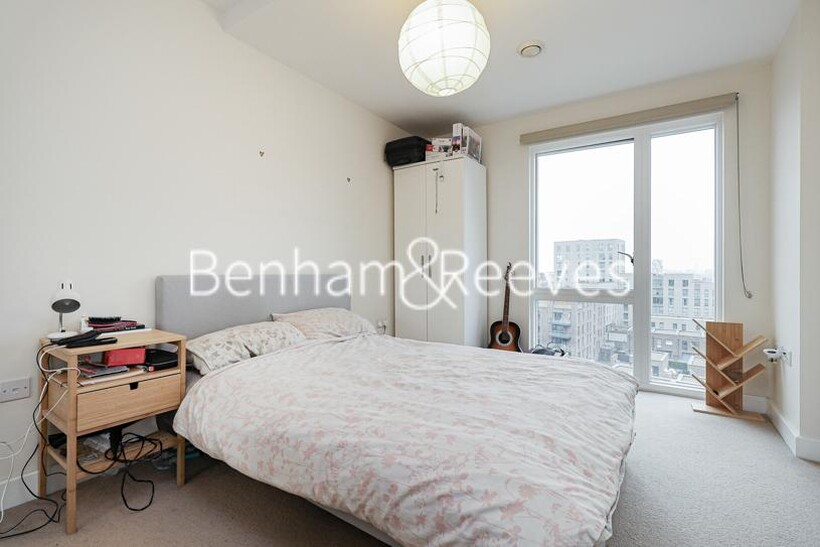 Peartree Way, Millenium Gardens SE10 1 bed apartment to rent - £1,900 pcm (£438 pw)