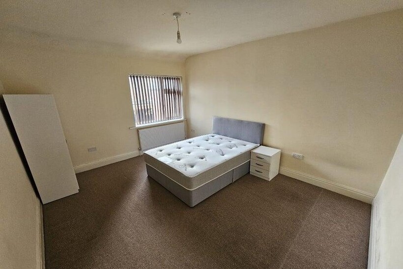 Kingsway, Burnage, Manchester M19 2 bed flat to rent - £1,295 pcm (£299 pw)