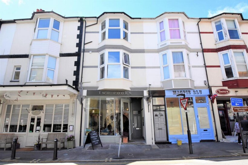 Pier Street, Ventnor PO38 1 bed flat to rent - £760 pcm (£175 pw)