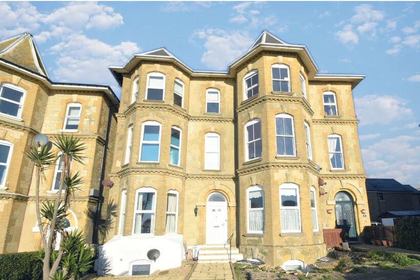 Alexandra Gardens, Ventnor PO38 2 bed flat to rent - £625 pcm (£144 pw)