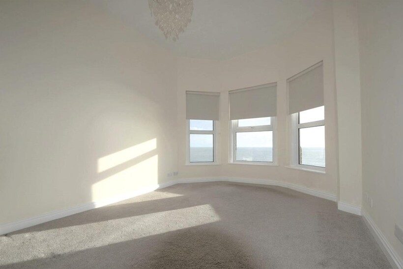 Alexandra Gardens, Ventnor PO38 2 bed flat to rent - £625 pcm (£144 pw)