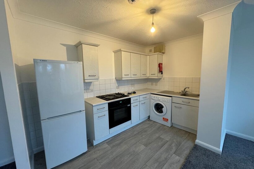 Crossbrook Street, Cheshunt EN8 2 bed flat to rent - £1,350 pcm (£312 pw)