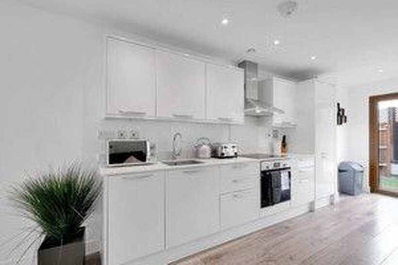 WD19 Aldenham Rd 26-9 3 bed apartment to rent - £4,988 pcm (£1,151 pw)