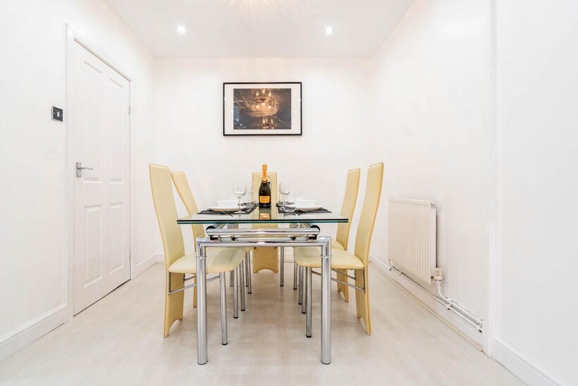 Oakcroft Road, Birmingham B13 3 bed house to rent - £3,400 pcm (£785 pw)