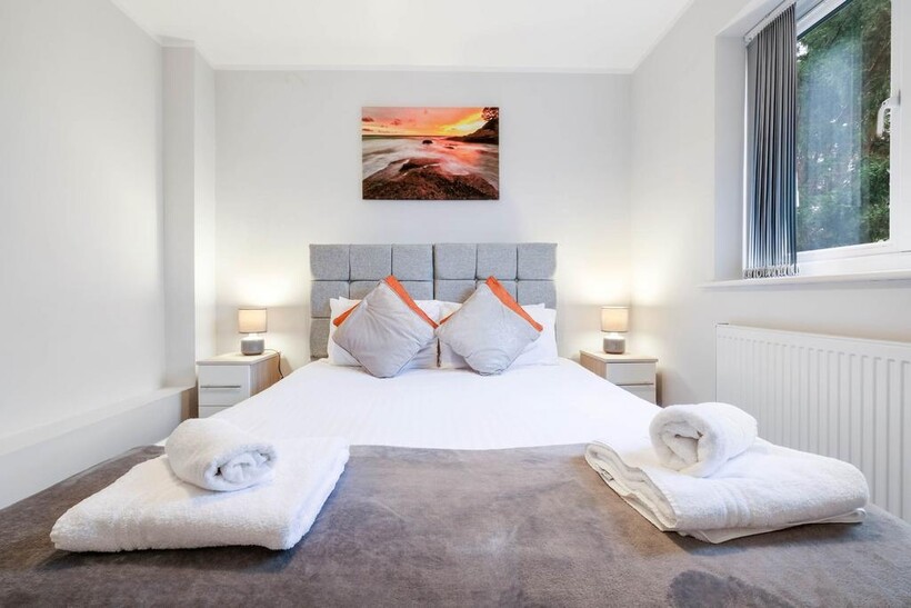 HP12 W Wycombe 247-1 2 bed apartment to rent - £3,990 pcm (£921 pw)