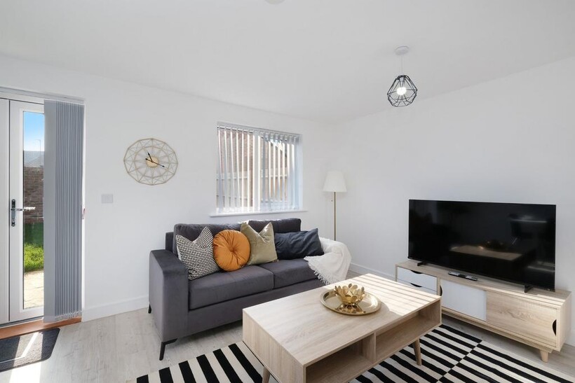 HP22 Kempster 51 5 bed semi-detached house to rent - £6,840 pcm (£1,578 pw)