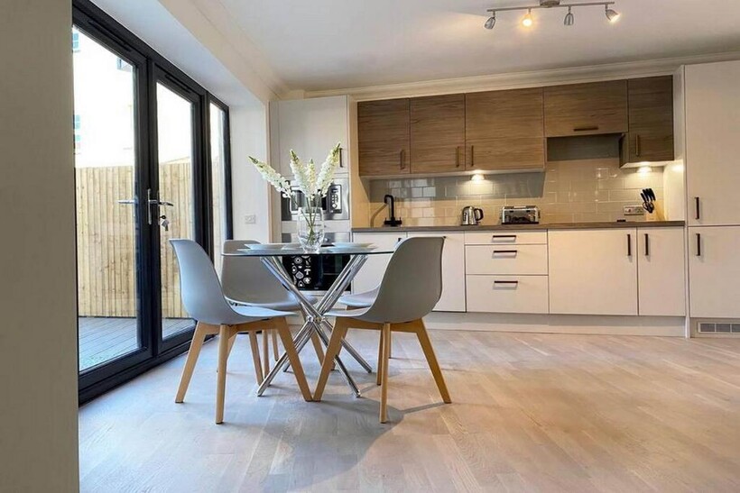 ME1 Sylvia Apts 01 2 bed apartment to rent - £3,562 pcm (£822 pw)