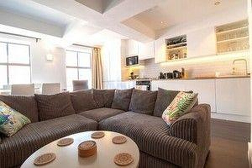 OX1 New Inn 52-104 2 bed apartment to rent - £5,558 pcm (£1,283 pw)