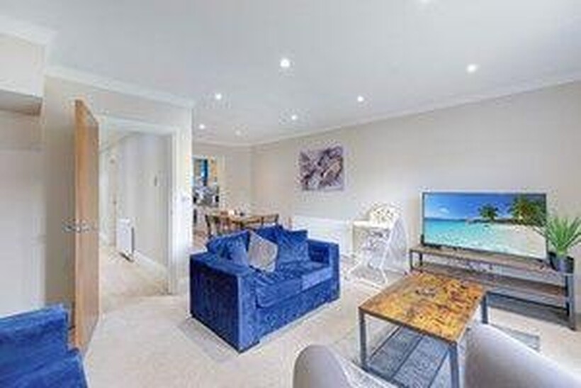 SL Reet Gdns 34 4 bed semi-detached house to rent - £6,840 pcm (£1,578 pw)