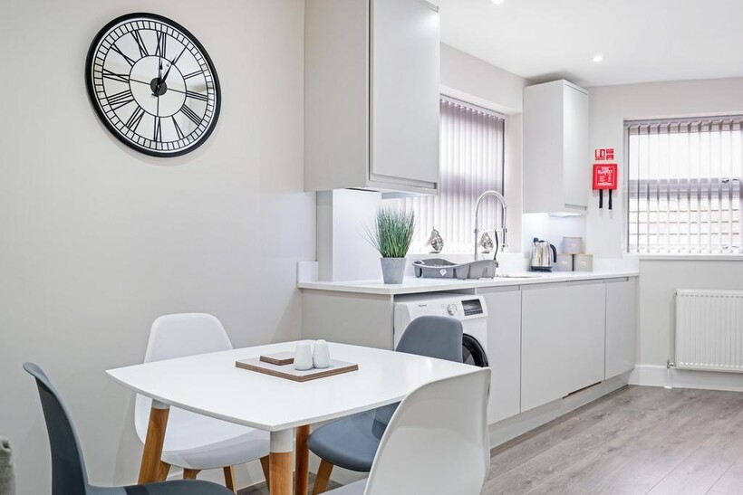 SH Crown Place 04 3 bed apartment to rent - £5,985 pcm (£1,381 pw)