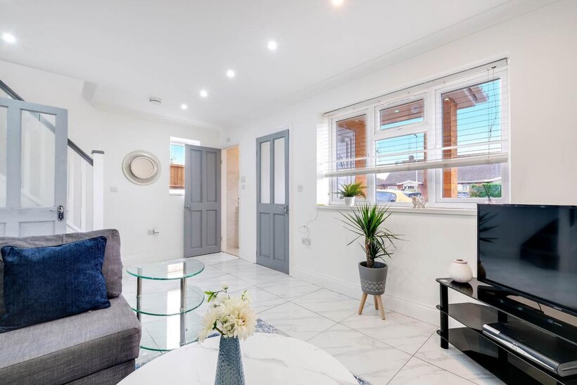 SL4 Smiths Lane 70A 3 bed detached house to rent - £7,125 pcm (£1,644 pw)