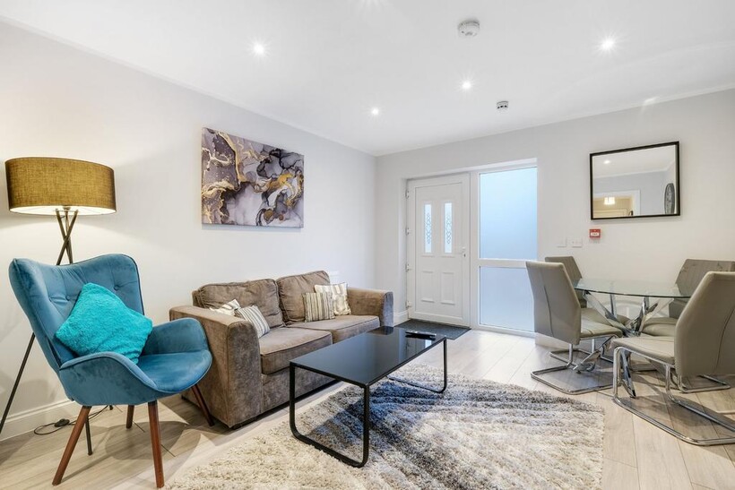 HP12 W Wycombe 247-6 2 bed apartment to rent - £3,990 pcm (£921 pw)