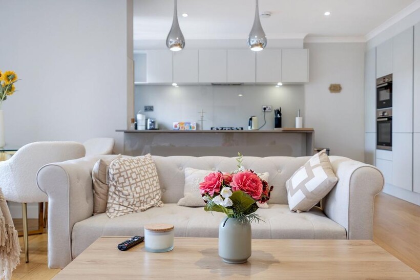 TW8 Concord Hse 08 2 bed apartment to rent - £5,985 pcm (£1,381 pw)