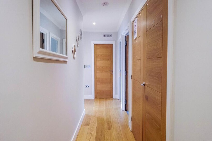 TW8 Concord Hse 12 2 bed apartment to rent - £5,985 pcm (£1,381 pw)