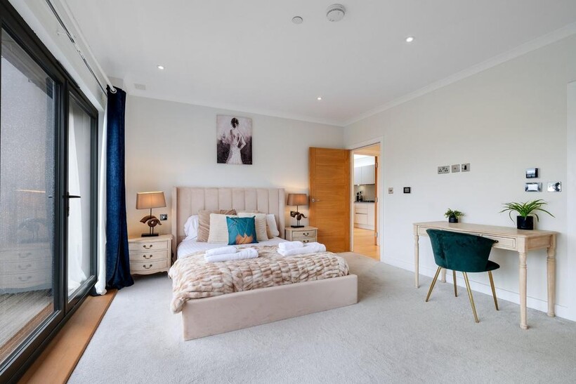 TW8 Concord Hse 14 2 bed apartment to rent - £5,985 pcm (£1,381 pw)