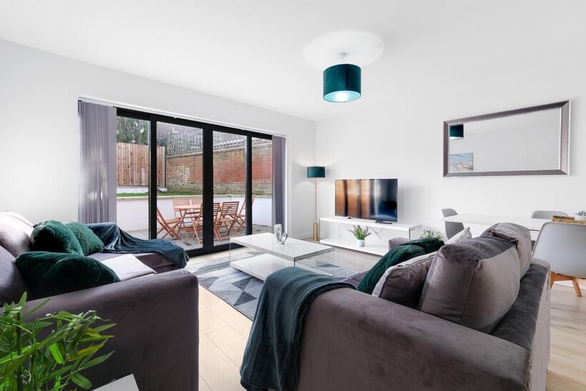SL2 Crown Close 03 4 bed terraced house to rent - £5,558 pcm (£1,283 pw)