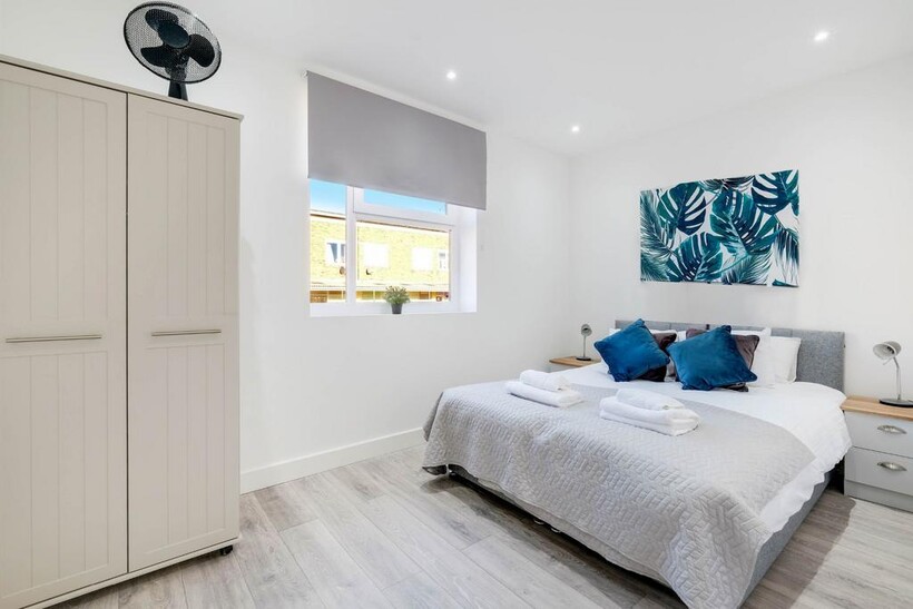 NN Corporation St 01 1 bed apartment to rent - £3,135 pcm (£723 pw)