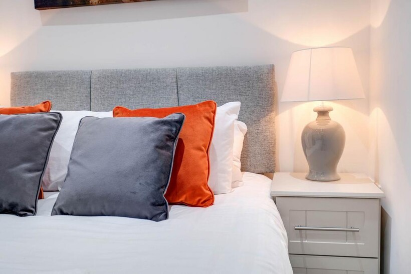 NN Corporation St 03 1 bed apartment to rent - £3,135 pcm (£723 pw)
