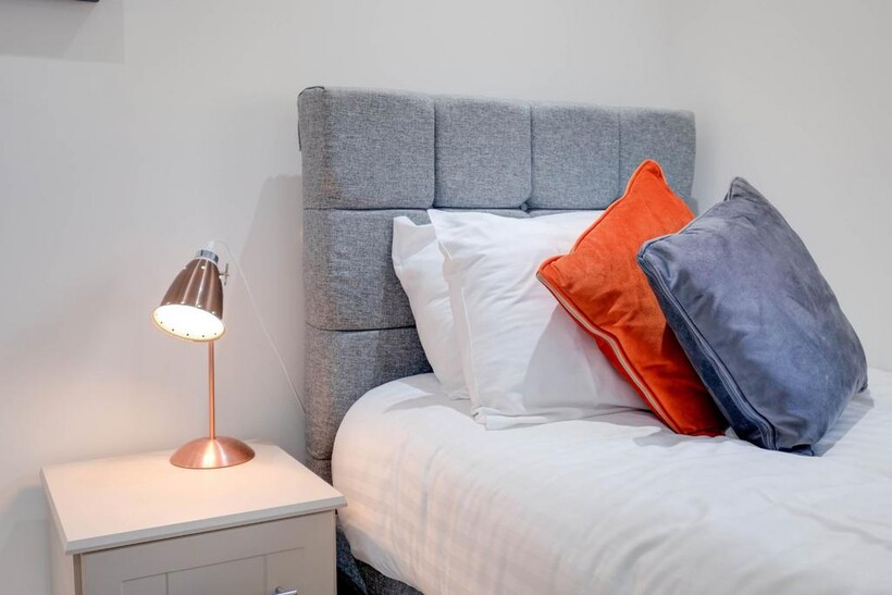 NN Corporation St 03 1 bed apartment to rent - £3,135 pcm (£723 pw)