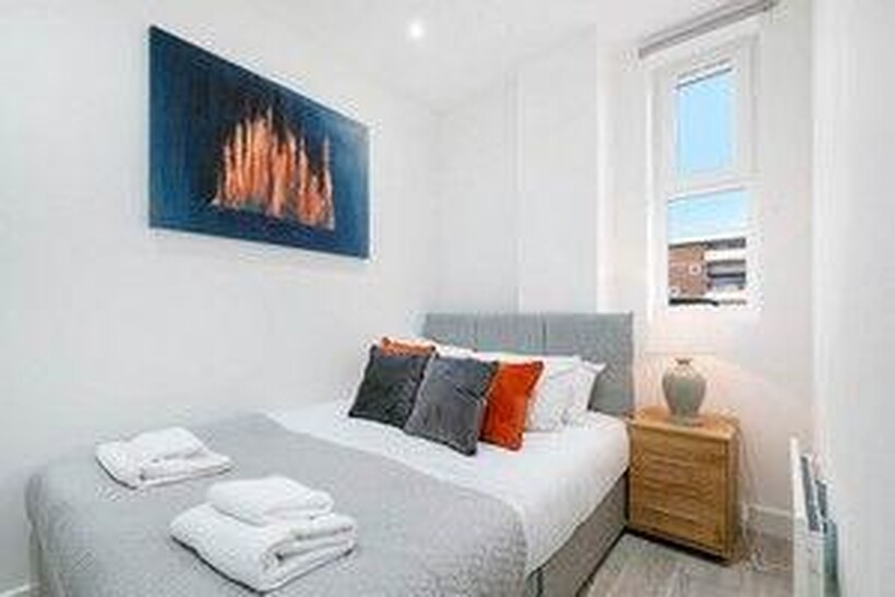 NN Corporation St 04 1 bed apartment to rent - £3,135 pcm (£723 pw)