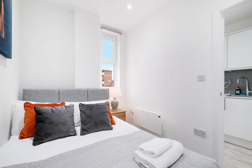 NN Corporation St 04 1 bed apartment to rent - £3,135 pcm (£723 pw)