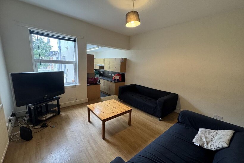 Birmingham B29 4 bed house to rent - £2,120 pcm (£489 pw)