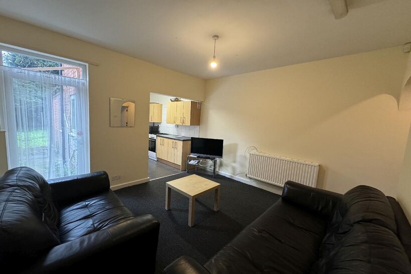 Birmingham B29 4 bed house to rent - £2,566 pcm (£592 pw)
