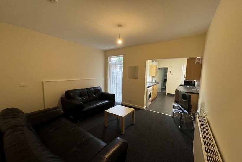 Birmingham B29 4 bed house to rent - £2,566 pcm (£592 pw)