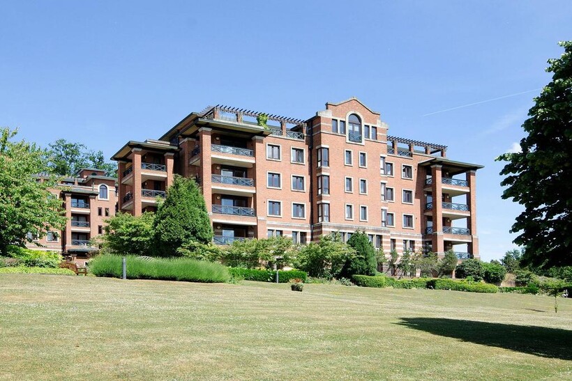 Sudbury Hill, Harrow on the Hill... 3 bed flat to rent - £4,000 pcm (£923 pw)
