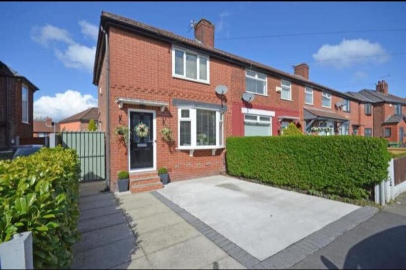 Clough Road, Droylsden M43 2 bed end of terrace house to rent - £1,050 pcm (£242 pw)