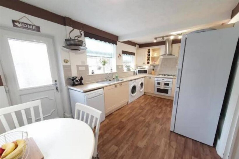 Clough Road, Droylsden M43 2 bed end of terrace house to rent - £1,050 pcm (£242 pw)