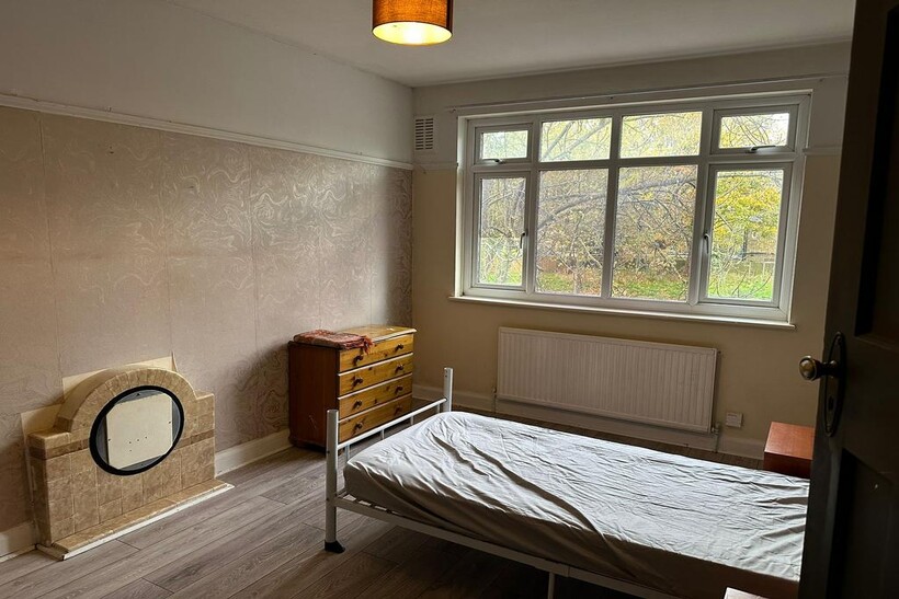 Lower Richmond Road, Richmond TW9 3 bed flat to rent - £2,400 pcm (£554 pw)