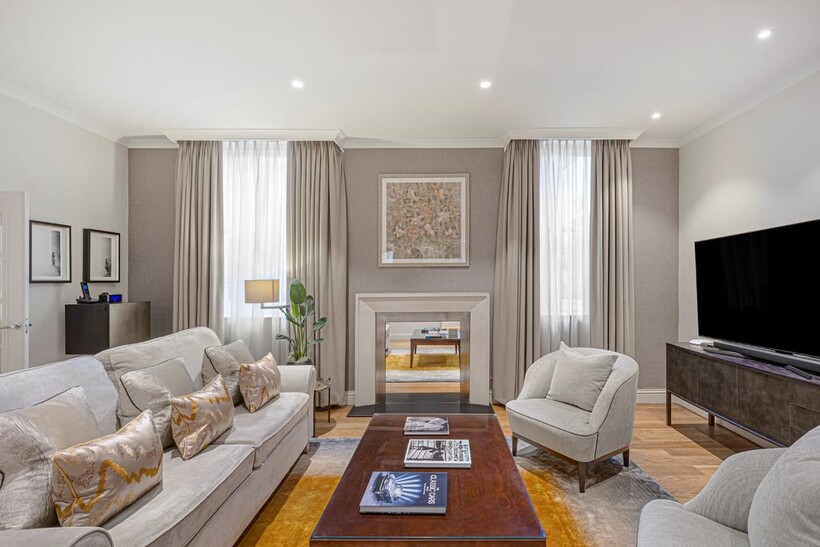 Hyde Park Gate, London SW7 1 bed flat to rent - £10,400 pcm (£2,400 pw)