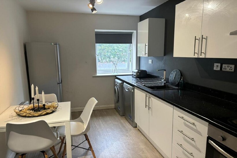 Nottingham NG7 1 bed in a house share to rent - £521 pcm (£120 pw)
