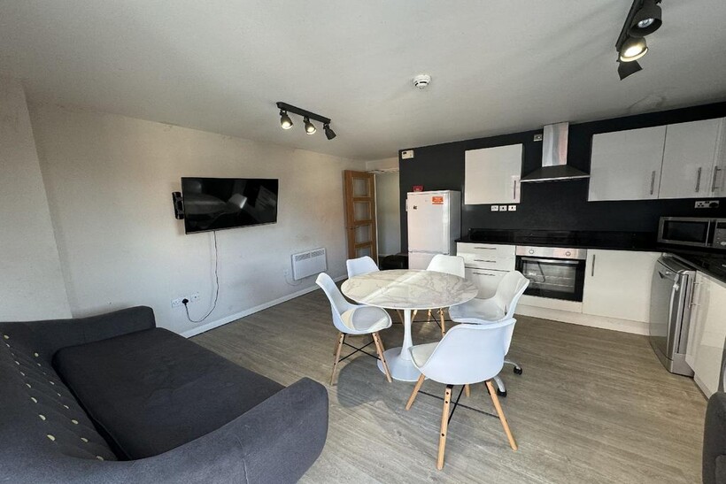 Nottingham NG7 5 bed house share to rent - £430 pcm (£99 pw)