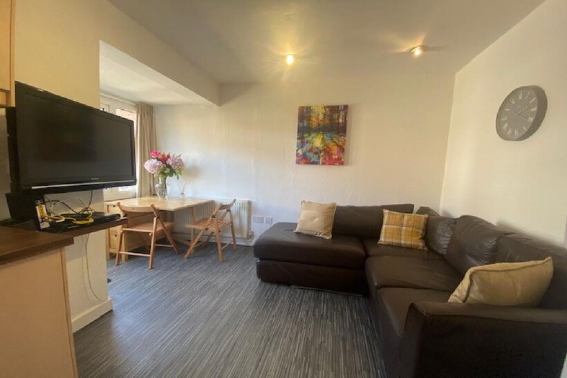 Birmingham B17 4 bed house to rent - £1,842 pcm (£425 pw)