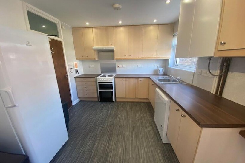 Birmingham B17 4 bed house to rent - £1,842 pcm (£425 pw)