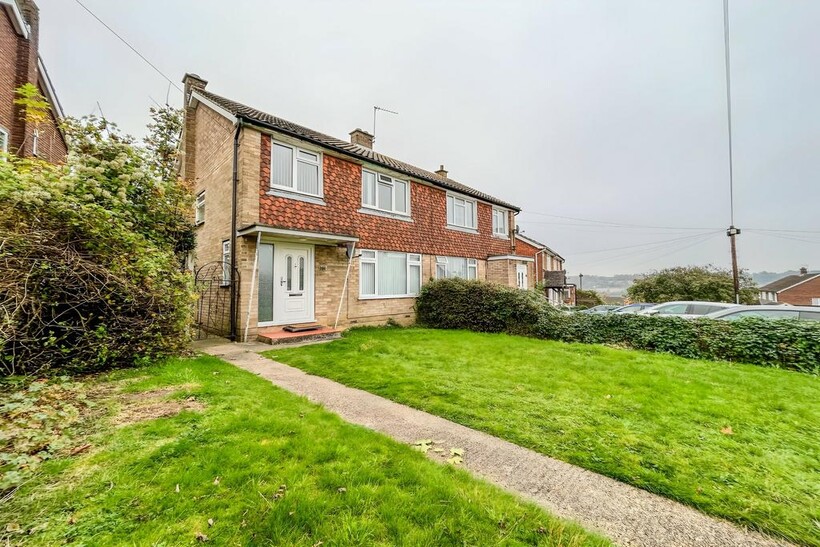 3 Bedroom House To Let - HP13 3 bed semi-detached house to rent - £1,595 pcm (£368 pw)