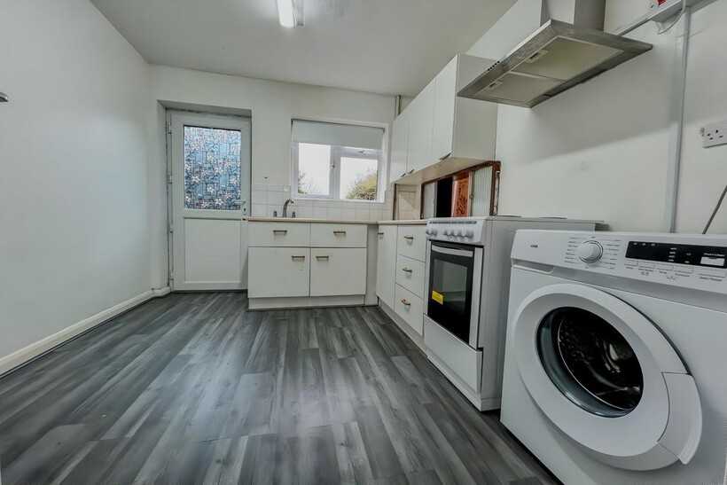 3 Bedroom House To Let - HP13 3 bed semi-detached house to rent - £1,595 pcm (£368 pw)