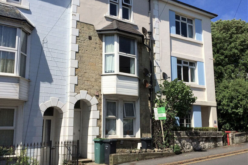 Albert Street, Ventnor PO38 1 bed flat to rent - £575 pcm (£133 pw)